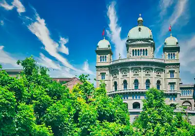 النخبة السياسية السويسرية أكثر تدينًا من الشعب؟