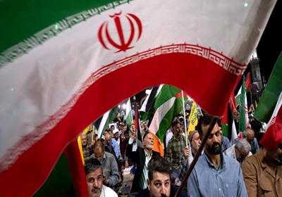 تقرير فرنسي: الملكية لن تعود إلى إيران