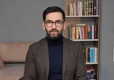 حسن أحمديان.. العقل الذي يفكك شيفرات السياسة الإيرانية